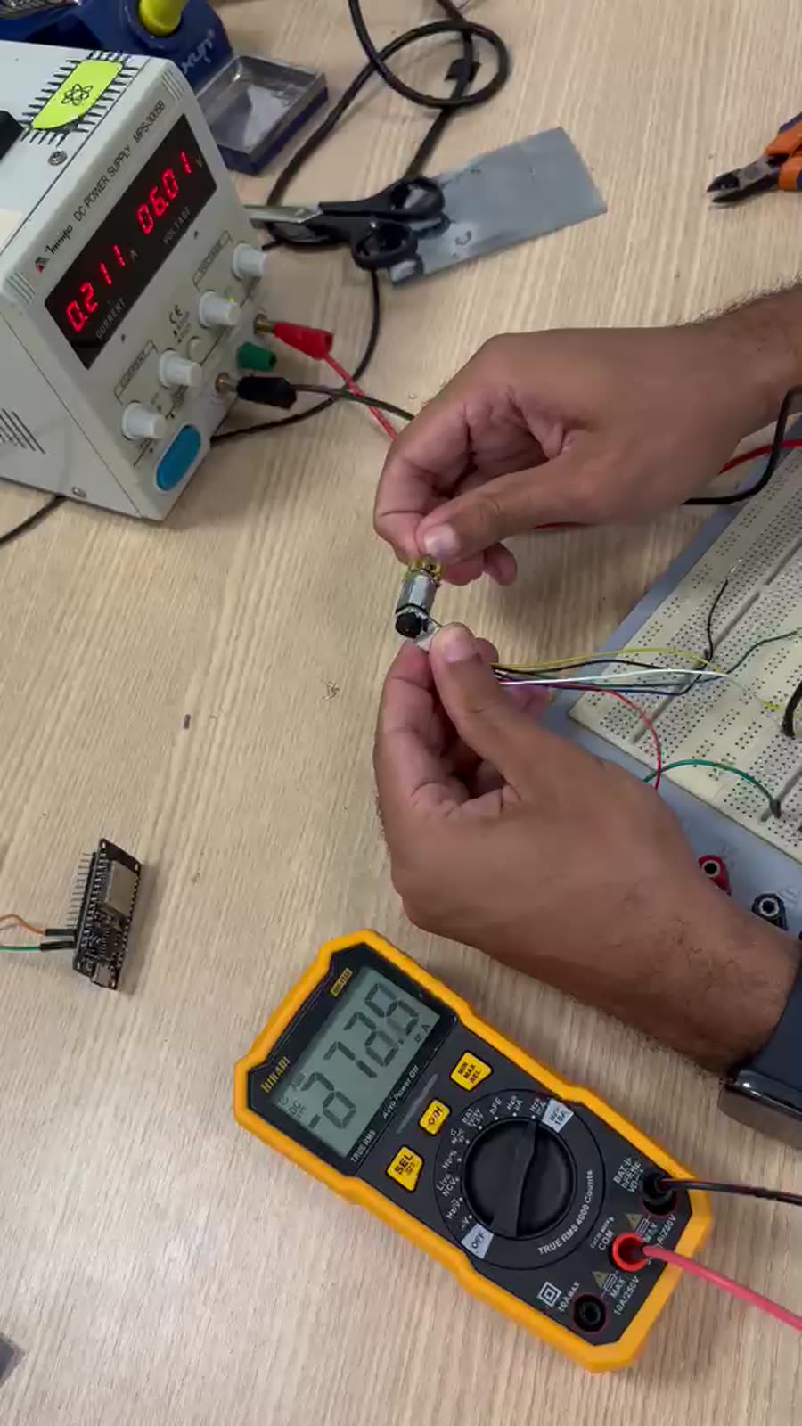 Motor N20 com o eixo travado a 6,01 V